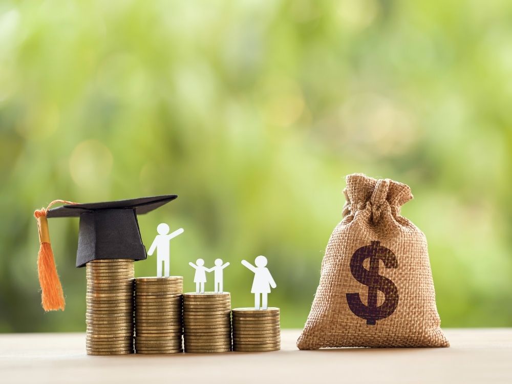 父母給孩子的錢算誰的？離婚後教育基金、存款與子女財產由誰管理？