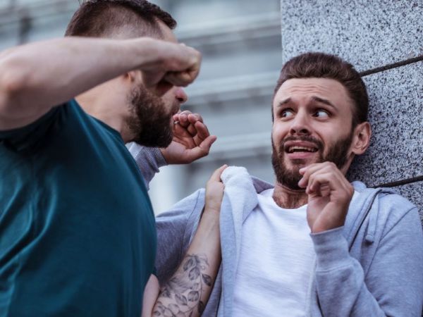 不只打人會構成傷害罪,別輕看精神與言語折磨,這些行為也有可能觸法 不只打人會構成傷害罪,別輕看精神與言語折磨,這些行為也有可能觸法