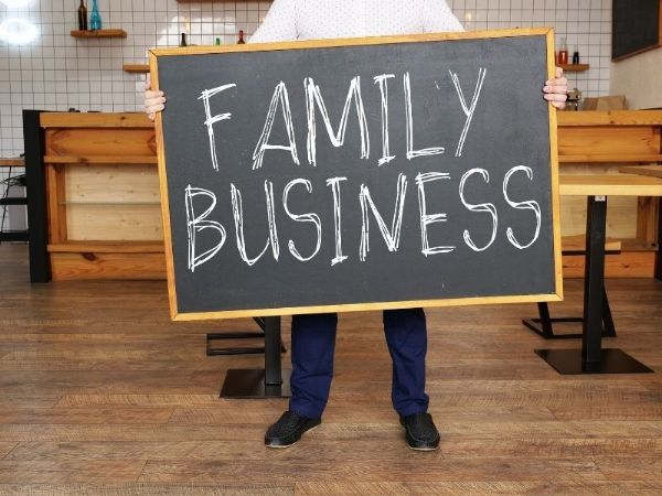 家族公司一定要兄弟均分嗎？法院實務與股權繼承完整解析